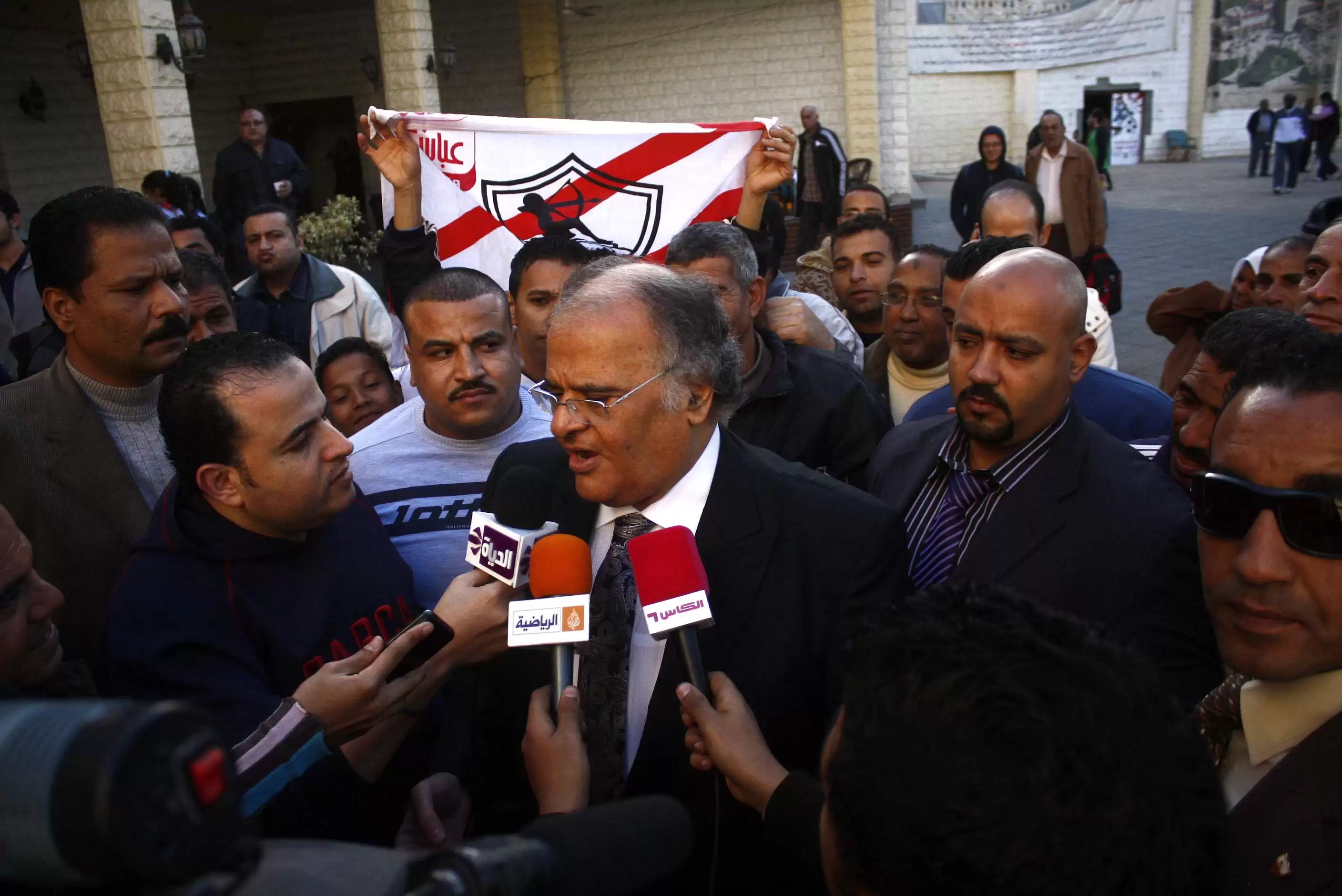 عباس يدعو رموز الزمالك لمؤازرة الفريق أمام تليفونات بنى سويف