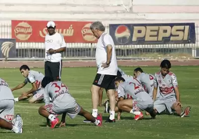 اخبار الزمالك - خاص .. شحاته يجتمع بلاعبى الزمالك لمدة نصف ساعة قبل بداية التدريبات