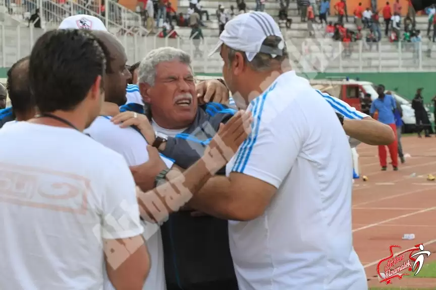 اخبار الزمالك - شاهد بالصور الحصرية .. المعلم يغمى عليه من الفرحة بعد الصعود الكبير أمام افريكا سبورت