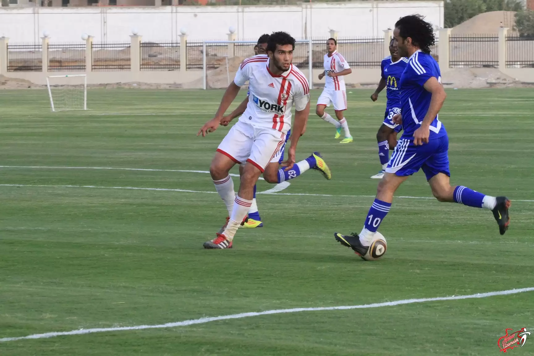 اخبار الزمالك - شاهد بالصور .. صفقة سرية بين الامبراطور والصقر ونصائح الساحر للحسن وسليمان النمر وتوجيهات شحاتة في ملخص مباراة الشرطة