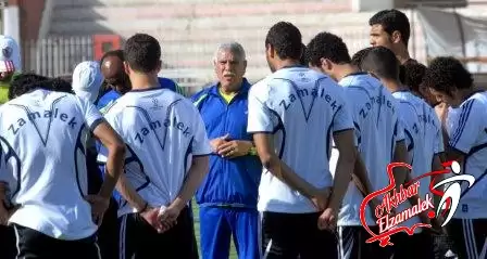 اخبار الزمالك - خاص .. شحاتة يشرح للاعبي الزمالك سلبيات ودية دجلة قبل بداية التدريبات