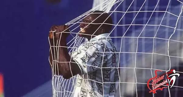 وفاة أسطورة كرة القدم النيجيري رشيدي ياكيني