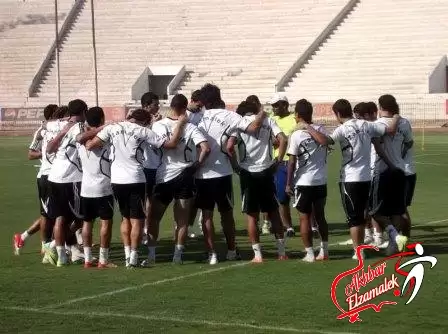 اخبار الزمالك - خاص ..  تيجانا يجتمع بلاعبي الزمالك قبل بداية لقاء الداخلية الودي