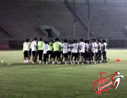 اخبار الزمالك - خاص .. فييرا يستهل مران الزمالك المسائي بجلسة مع اللاعبين