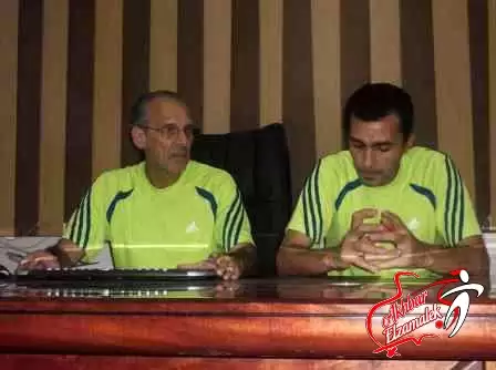 اخبار الزمالك - خاص .. فييرا يجتمع مع جهازه المعاون عقب المران استعدادا لمواجهة تشيلسي