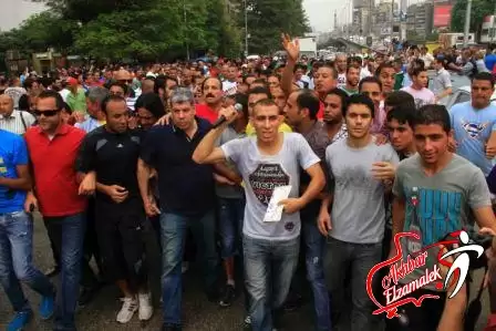 اخبار الزمالك - شاهد بالصور الحصرية : الصقر وشوبير يقودان نجوم الكرة في مسيرة عودة النشاط امام وزارة الرياضة