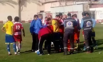 فيديو | شاهد لاعب بالدوري المصري يبتلع لسانه داخل الملعب