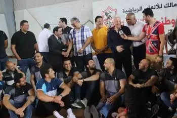 اخبار الزمالك - أخبار الزمالك يرصد ماذا قال أبطال يد الزمالك عقب استقبال مرتضى منصور التاريخي