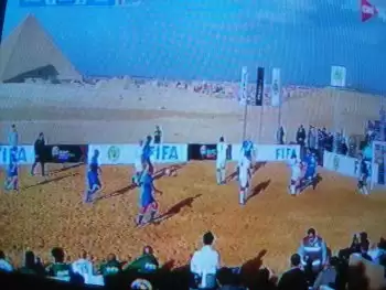 ميدو يسجل فى فوز منتخب العالم على أساطير إفريقيا تحت سفح الأهرام 