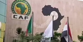 الكاف يعلق لقاءات تصفيات كأس الأمم الإفريقية لحين إشعار آخر 