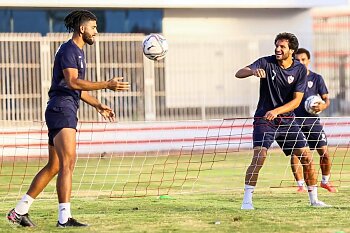 عاااجل ..الزمالك يعلن تجديد عقد محمود علاء ..استمرار محمد عبد الغني 