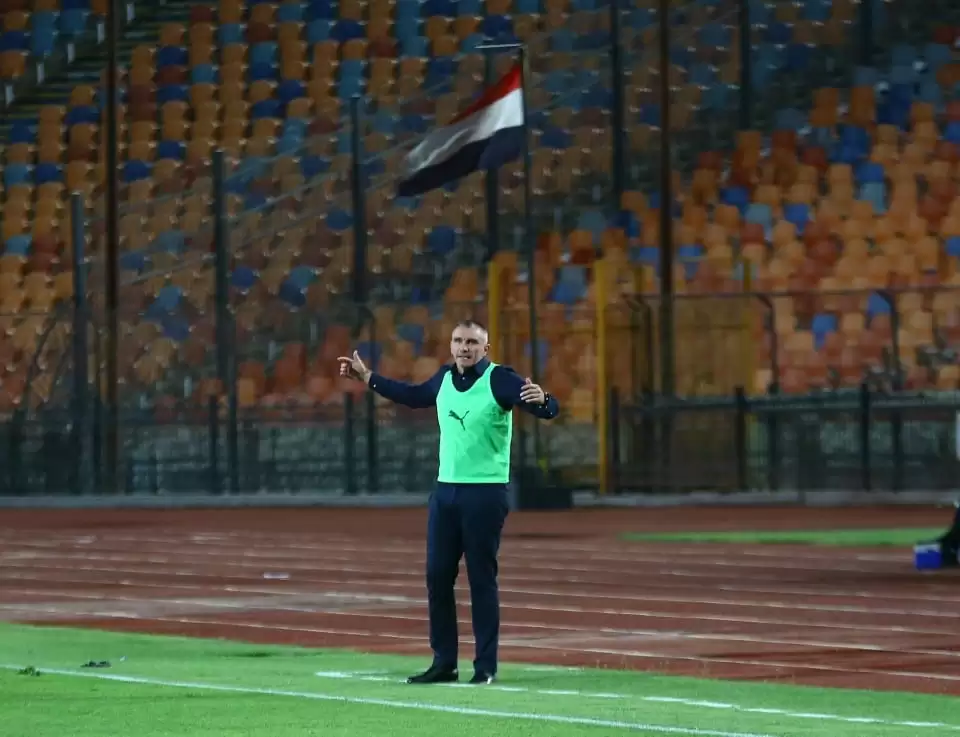 اخبار الزمالك - تفاصيل اجتماع كاتيرون مع بديل فرجاني ساسي .. ومحمود البنا حكمًا لمواجهة الزمالك والمصري