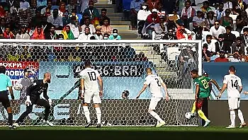 فى مباراة مجنونة فينسنت أبوبكر يصنع ويسجل في ريمونتادا الكاميرون أمام صربي�