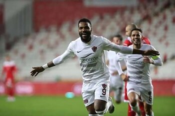 اخبار الزمالك - اخبار الزمالك اليوم في الصحف: مفاجأة كبيرة في صفقة انتقال بوبيندزا للزمالك .. جوميز يتمسك بضم هذه الصفقة .. الزمالك يبحث عن مهاجم أجنبى فى الميركاتو الصيفى 