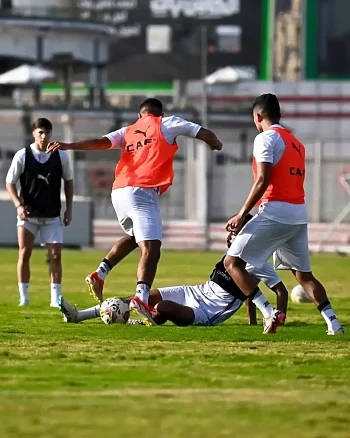 اخبار الزمالك -  نكشف تألق 3 صفقات  فى تدريبات الزمالك وجوميز يفاضل بين هذا الثنائي فى مركز الظهير الأيمن وجلسات خاصة مع عبد المجيد ويمنح قبلة الحياة لهذا اللاعب