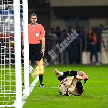 اخبار الزمالك - مشاهد من تأهل الزمالك لنهائي السوبر المصري. ترقيصة ناصر كوستا ....لقطة زيزو مع" النونة" وصدة عواد ورهان جوميز واعتذار أوباما ودموع مصطفى فتحى 