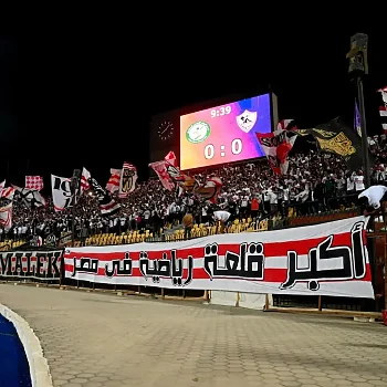 اخبار الزمالك - .الجماهير  ترفع لافتة الزمالك بطل أبطال أفريقيا وتيفو صوب سهامك تحقق أهدافك 